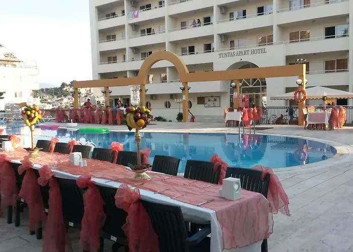 Tuntas Family Apart Otel Kuşadası