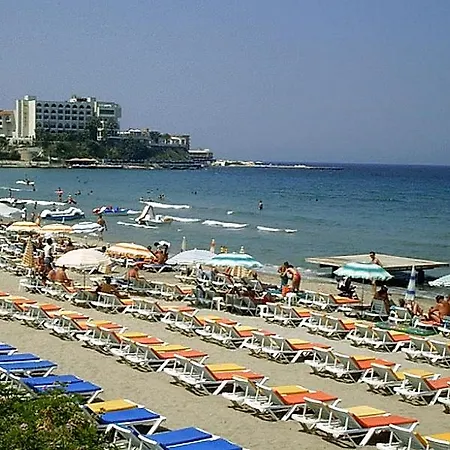Ξενοδοχείο με διαμερίσματα Tuntas Family 4*