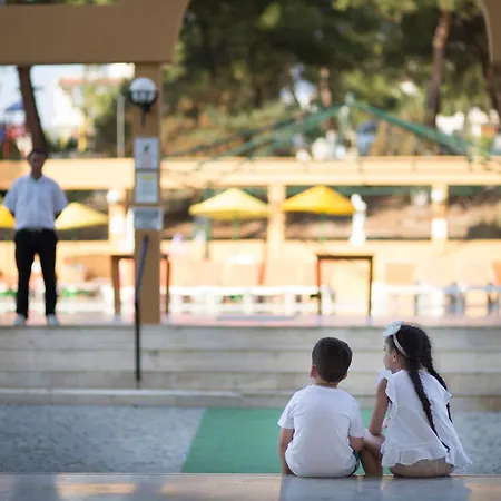 شقة فندقية تونتاش فاميلي سويتس كوساداسي 4*