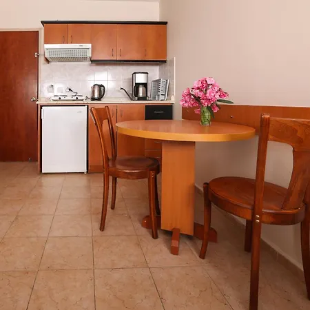 تونتاش فاميلي سويتس كوساداسي شقة فندقية 4*