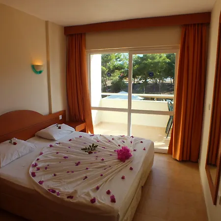 Aparthotel Tuntas Family 4*