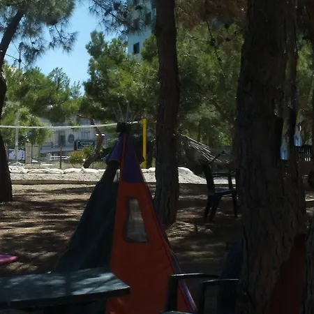 تونتاش فاميلي سويتس كوساداسي