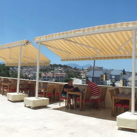 تونتاش فاميلي سويتس كوساداسي شقة فندقية