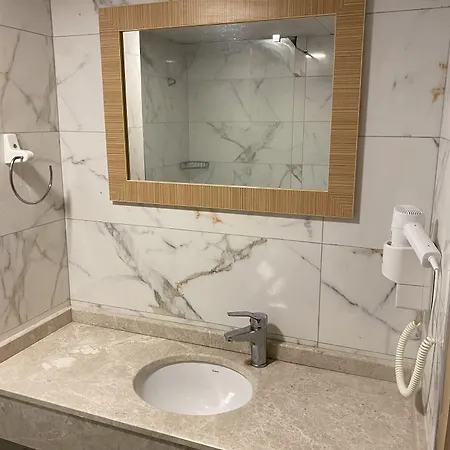 تونتاش فاميلي سويتس كوساداسي 4*