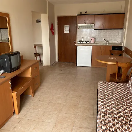 تونتاش فاميلي سويتس كوساداسي شقة فندقية