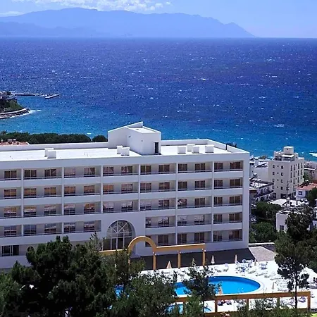 Ξενοδοχείο με διαμερίσματα Tuntas Family 4*