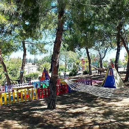 Tuntas Family 4* Κουσάντασι