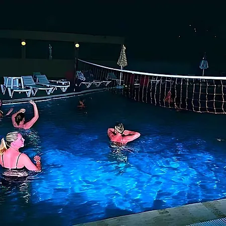 Tuntas Family Ξενοδοχείο με διαμερίσματα 4*