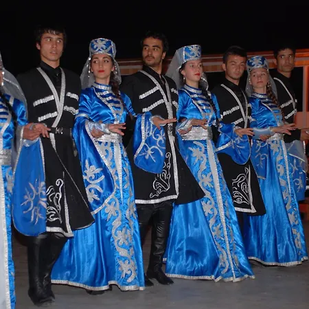 تونتاش فاميلي سويتس كوساداسي