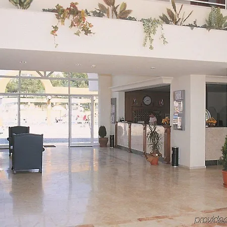 تونتاش فاميلي سويتس كوساداسي 4*