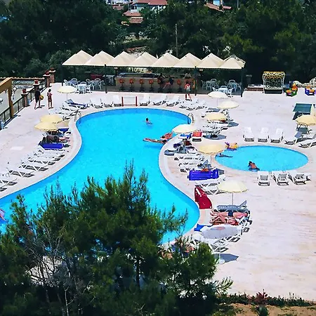 تونتاش فاميلي سويتس كوساداسي شقة فندقية