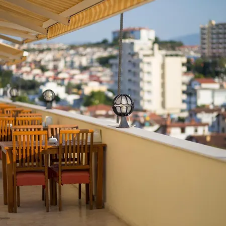 Tuntas Family アパートホテル 4*